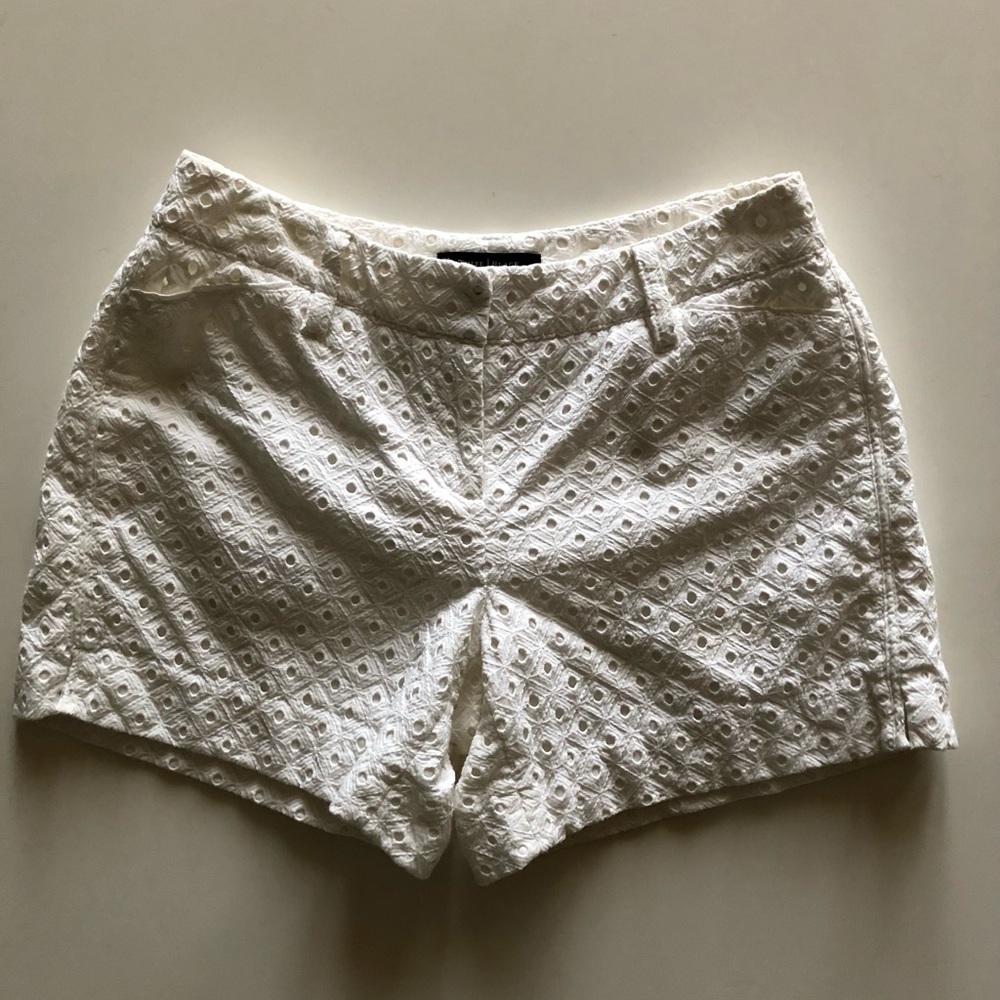 White House Black Market Shorts Size 00.  100% Cotton. White.  Excellent.